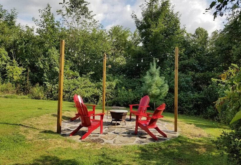 Modern Zanesville Escape W/ Deck & Spacious Yard