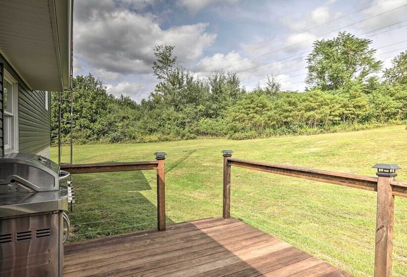 Modern Zanesville Escape W/ Deck & Spacious Yard