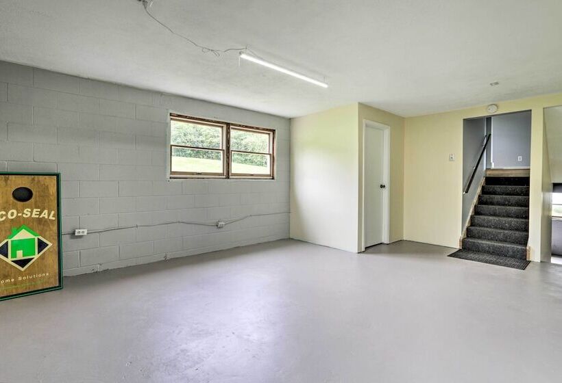 Modern Zanesville Escape W/ Deck & Spacious Yard