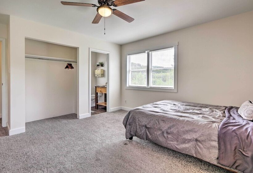 Modern Zanesville Escape W/ Deck & Spacious Yard