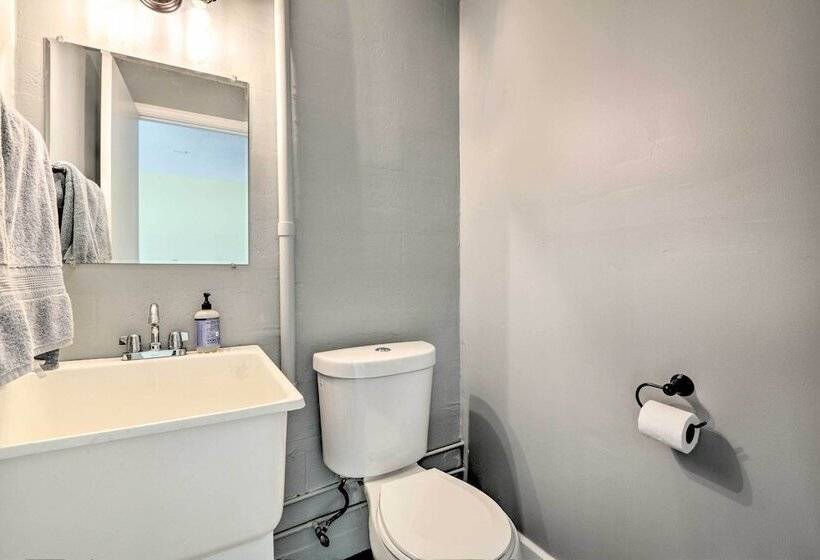 Modern Zanesville Escape W/ Deck & Spacious Yard