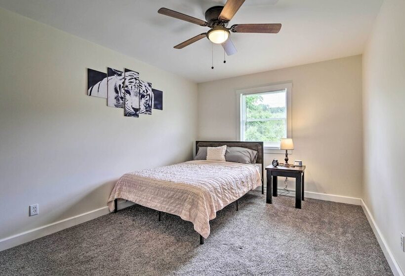 Modern Zanesville Escape W/ Deck & Spacious Yard