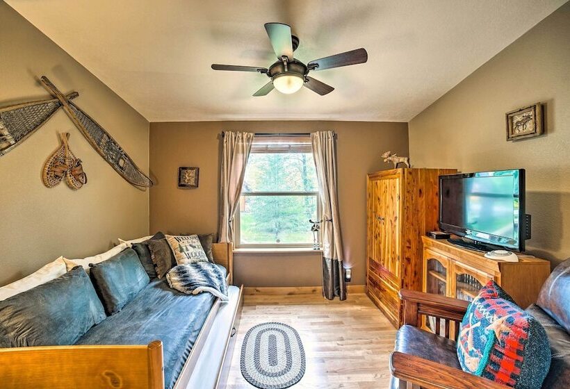 Moose Lodge  Cabin W/ Entertainment Gazebo!