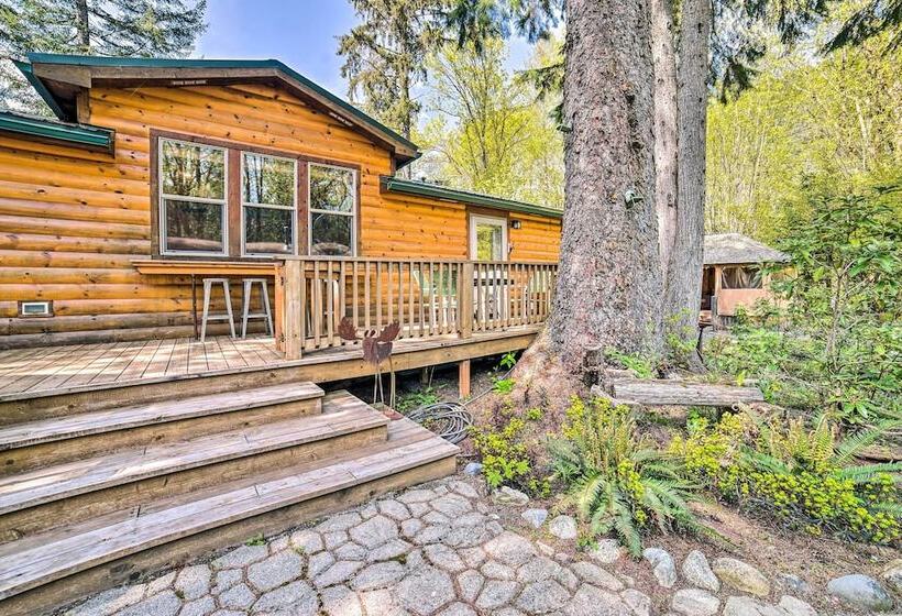 Moose Lodge  Cabin W/ Entertainment Gazebo!