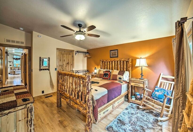 Moose Lodge  Cabin W/ Entertainment Gazebo!