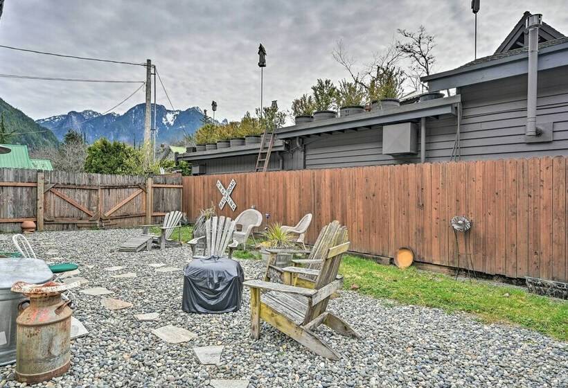 Mountain Memories:  Cozy Small Town Escape