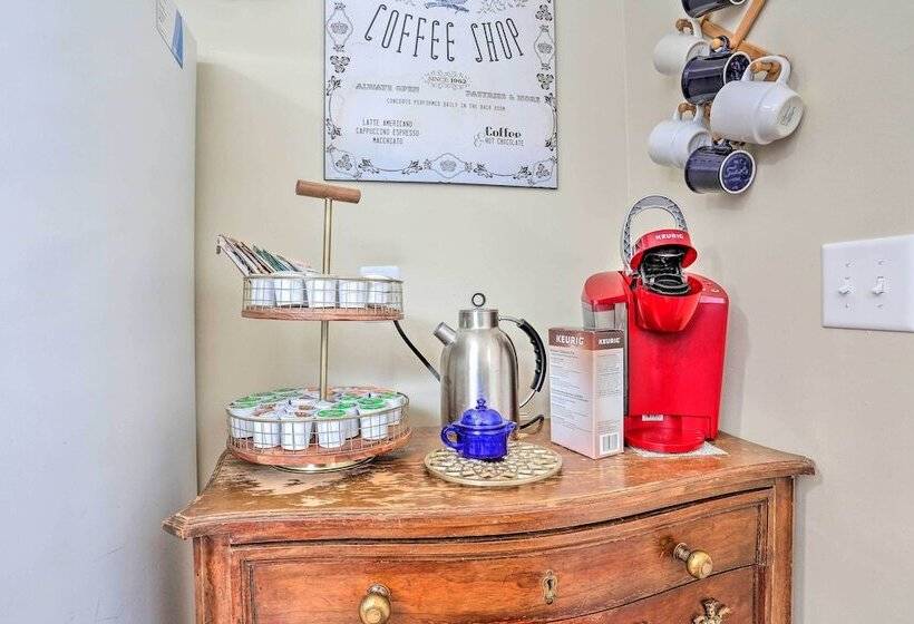 Mountain View Lead Home W/ Patio + Fire Pit!