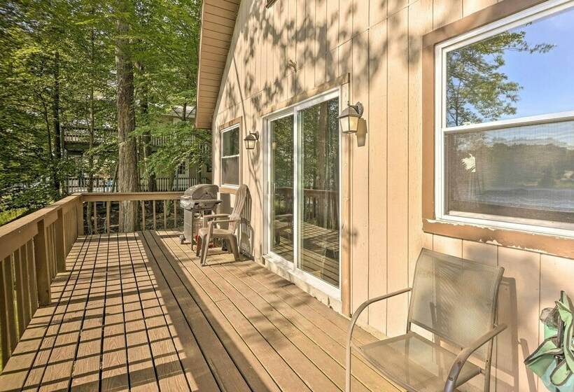 New! Lakefront Tobyhanna Home W/ Community Pool!