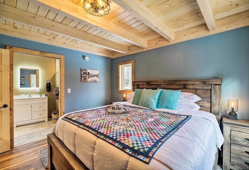 Newly Built Cabin W/ Hot Tub   16 Mi To Stowe Mtn!