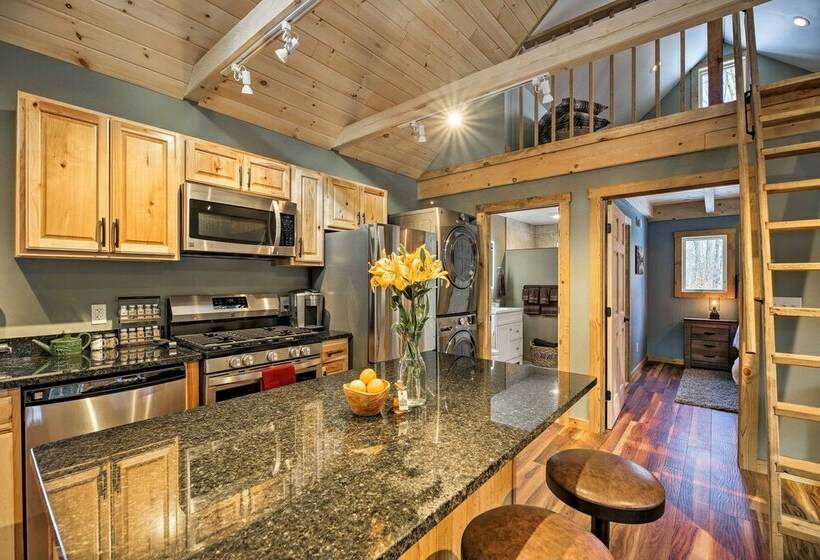 Newly Built Cabin W/ Hot Tub   16 Mi To Stowe Mtn!