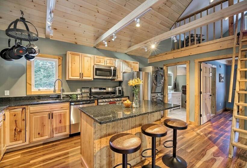 Newly Built Cabin W/ Hot Tub   16 Mi To Stowe Mtn!