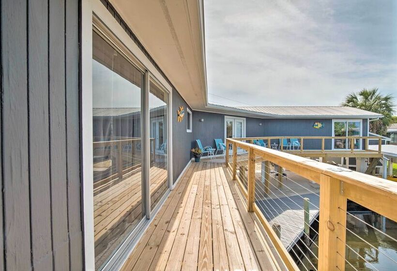 Newly Remodeled Gem On Homosassa River Canal!