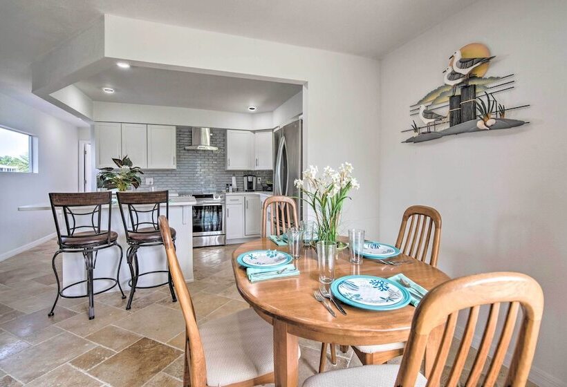 Newly Remodeled Gem On Homosassa River Canal!