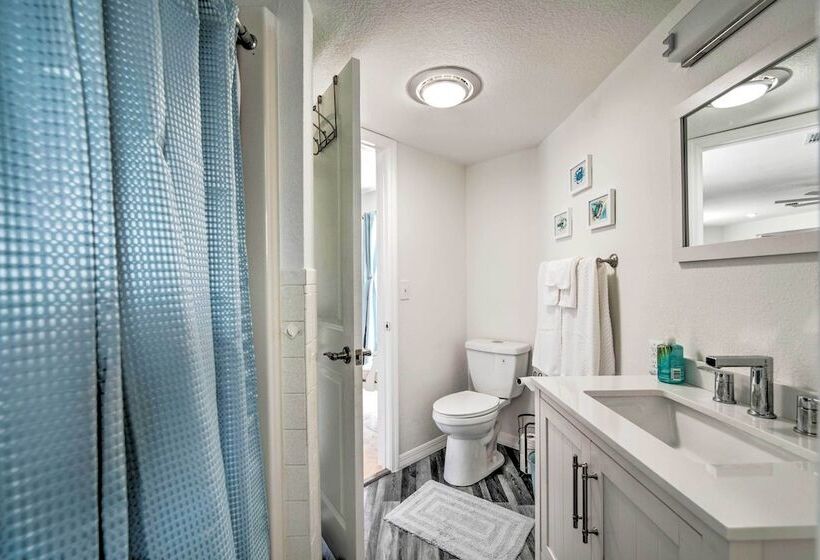 Newly Remodeled Gem On Homosassa River Canal!