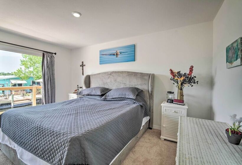 Newly Remodeled Gem On Homosassa River Canal!