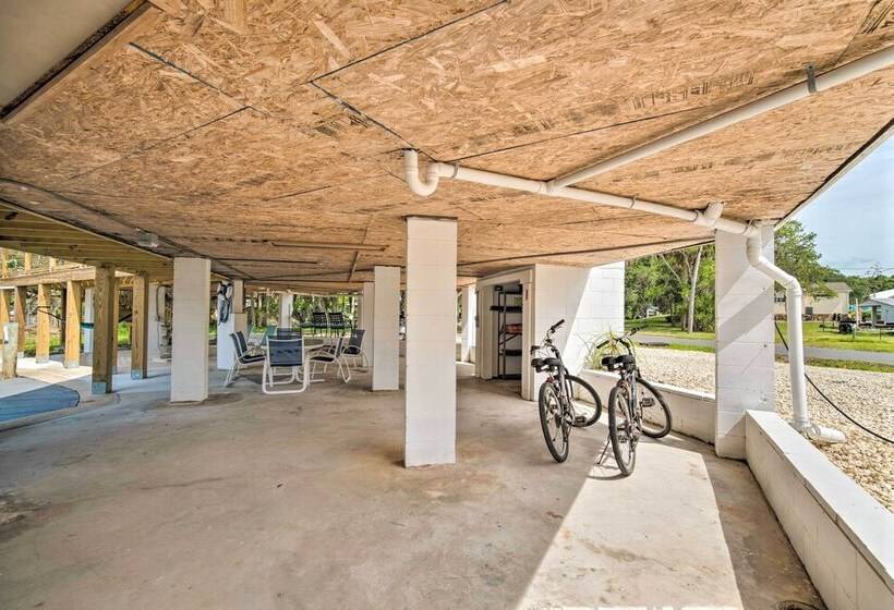 Newly Remodeled Gem On Homosassa River Canal!