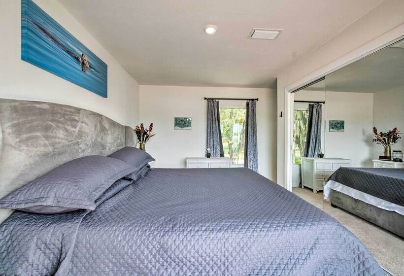 Newly Remodeled Gem On Homosassa River Canal!