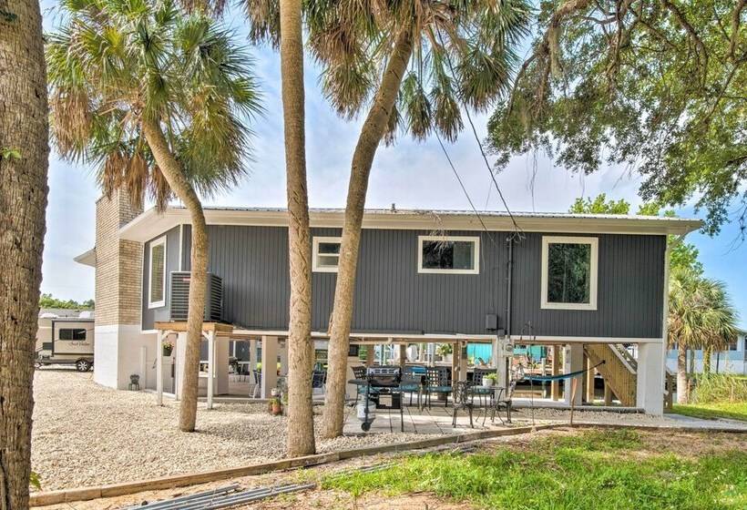 Newly Remodeled Gem On Homosassa River Canal!