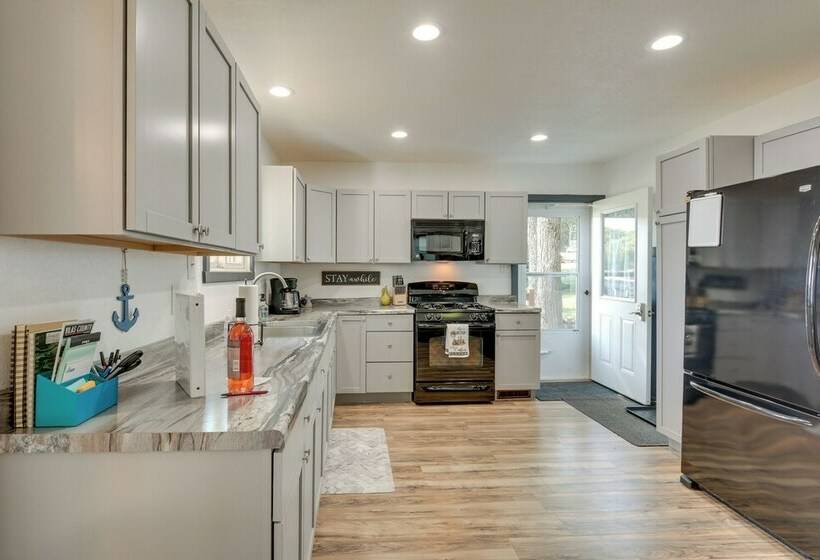 Newly Renovated Phelps Gem: Bike, Hike & Fish