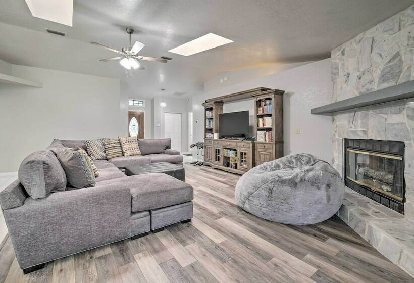 Ocala Home W/ Fireplace + Near Golf Courses!