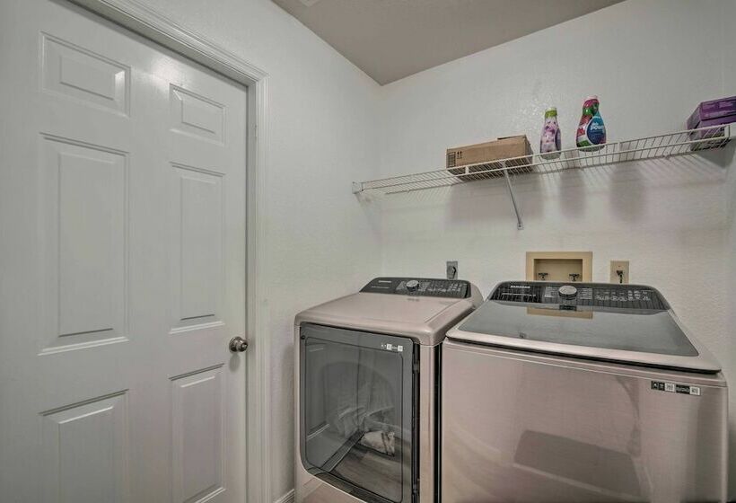 Ocala Home W/ Fireplace + Near Golf Courses!