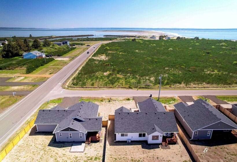 Ocean Shores Home W/ Game Room   Walk To Beaches!