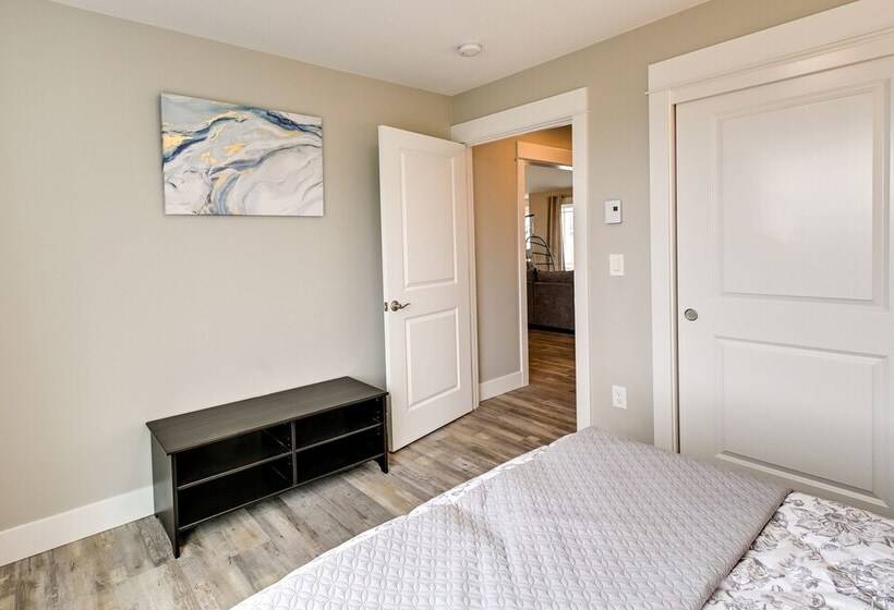 Ocean Shores Home W/ Game Room   Walk To Beaches!