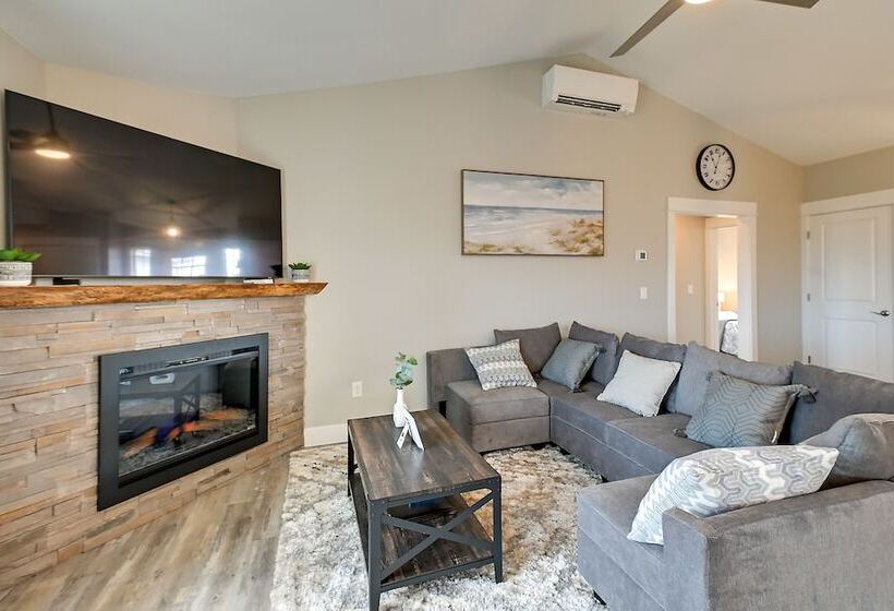 Ocean Shores Home W/ Game Room   Walk To Beaches!