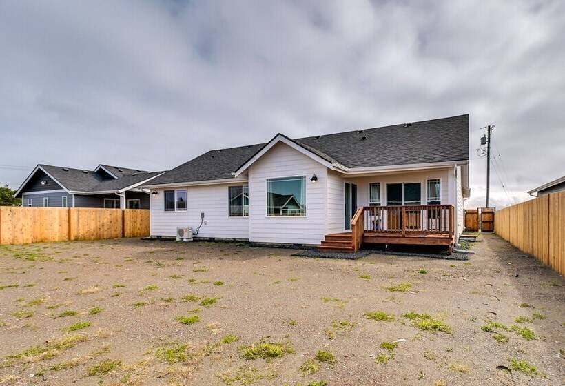Ocean Shores Home W/ Game Room   Walk To Beaches!