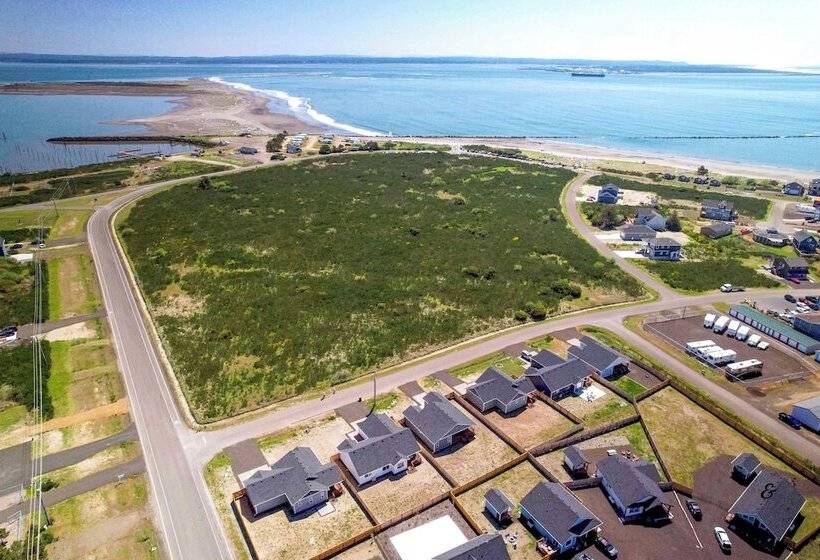 Ocean Shores Home W/ Game Room   Walk To Beaches!