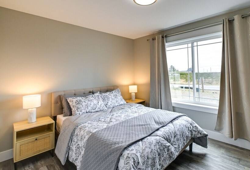 Ocean Shores Home W/ Game Room   Walk To Beaches!