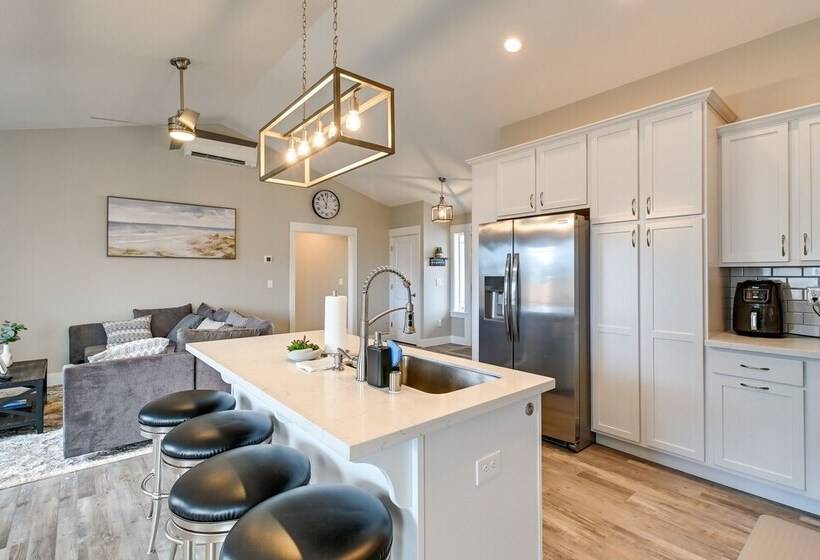 Ocean Shores Home W/ Game Room   Walk To Beaches!