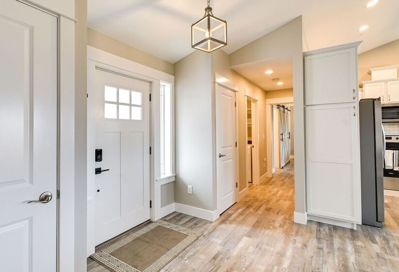 Ocean Shores Home W/ Game Room   Walk To Beaches!