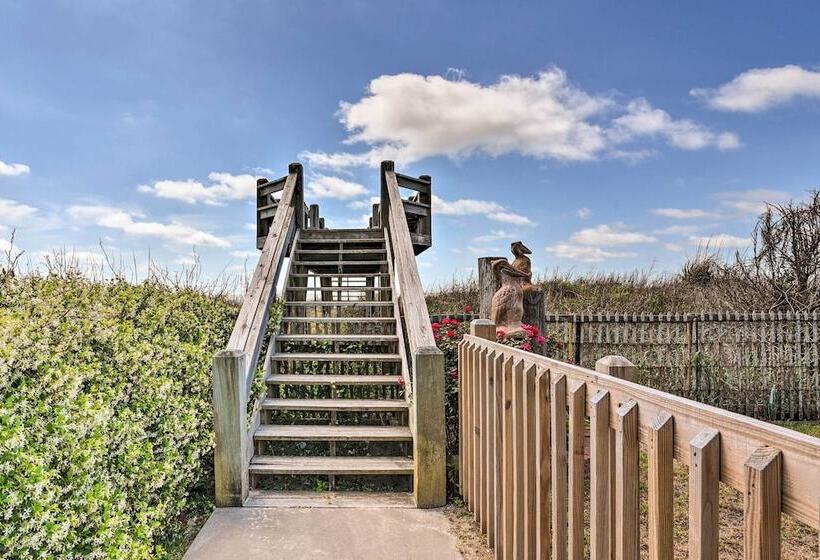 Walk To Ocean: Coastal Home In Crystal Beach!