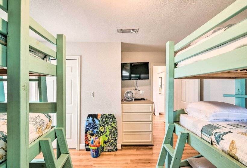 Walk To Ocean: Coastal Home In Crystal Beach!