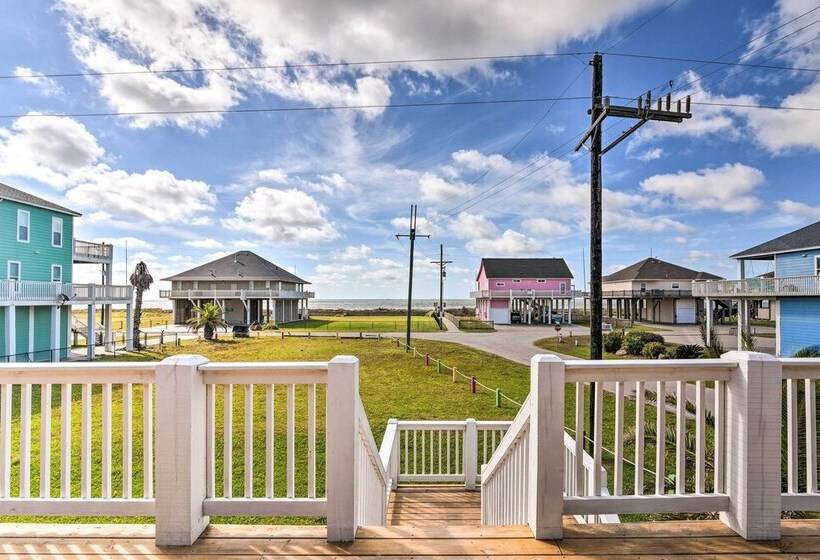 Walk To Ocean: Coastal Home In Crystal Beach!