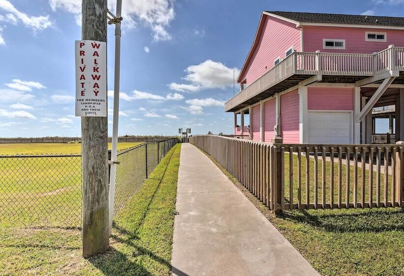 Walk To Ocean: Coastal Home In Crystal Beach!