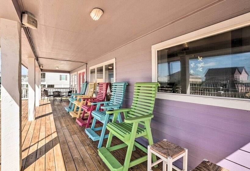 Walk To Ocean: Coastal Home In Crystal Beach!