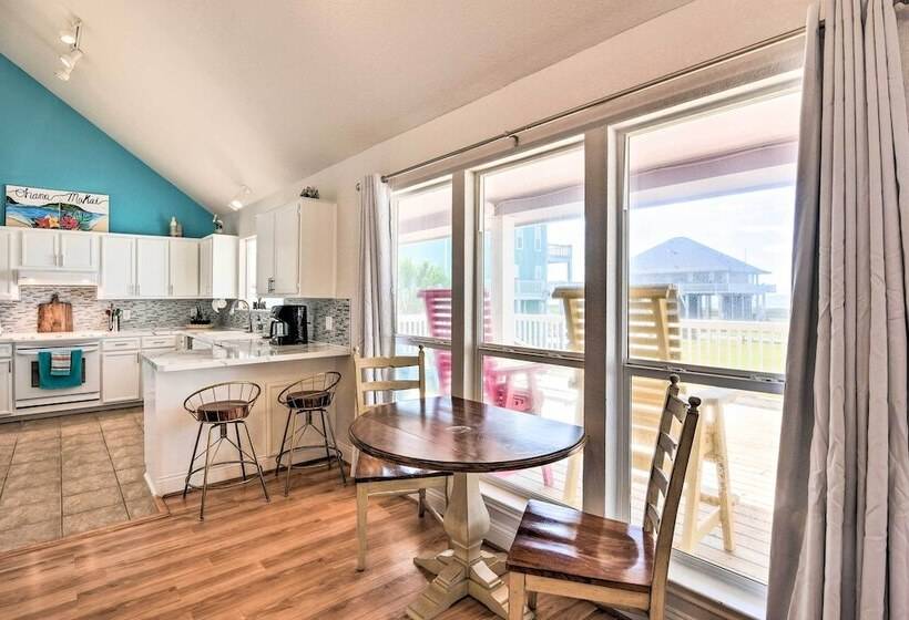 Walk To Ocean: Coastal Home In Crystal Beach!