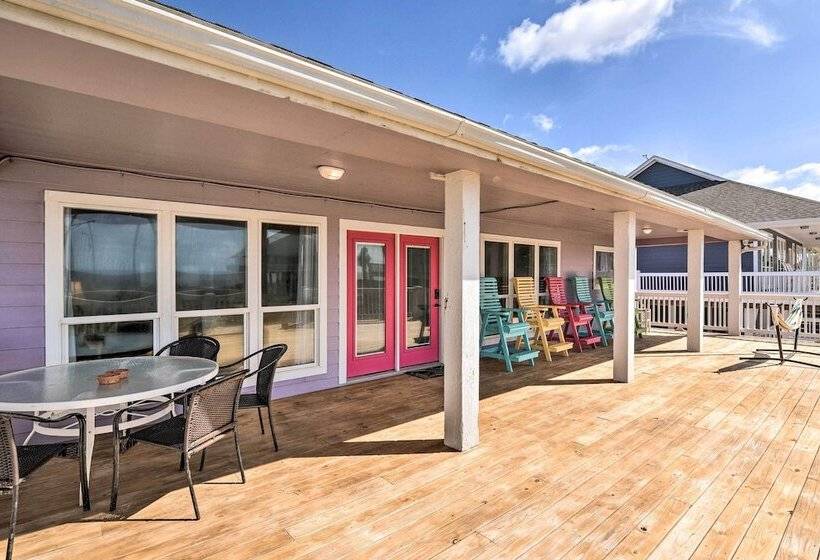 Walk To Ocean: Coastal Home In Crystal Beach!