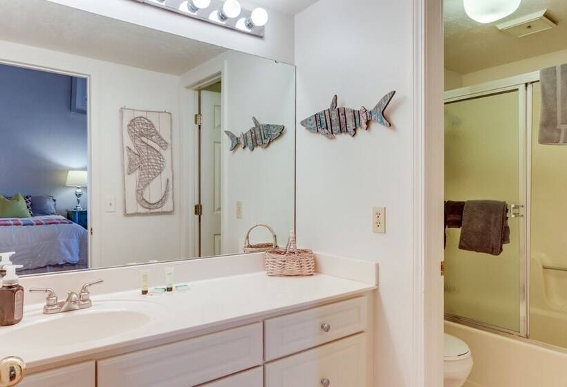 Osage Beach Home: Screened Porch, Resort Amenities