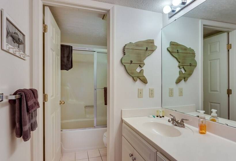 Osage Beach Home: Screened Porch, Resort Amenities