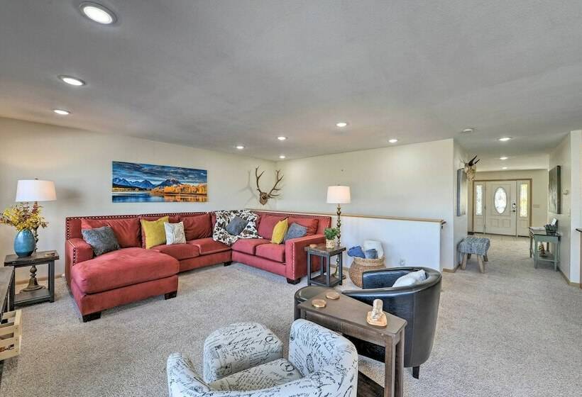 Outdoor Enthusiasts  Retreat W/ Hot Tub, Deck