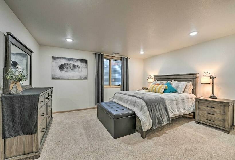 Outdoor Enthusiasts  Retreat W/ Hot Tub, Deck