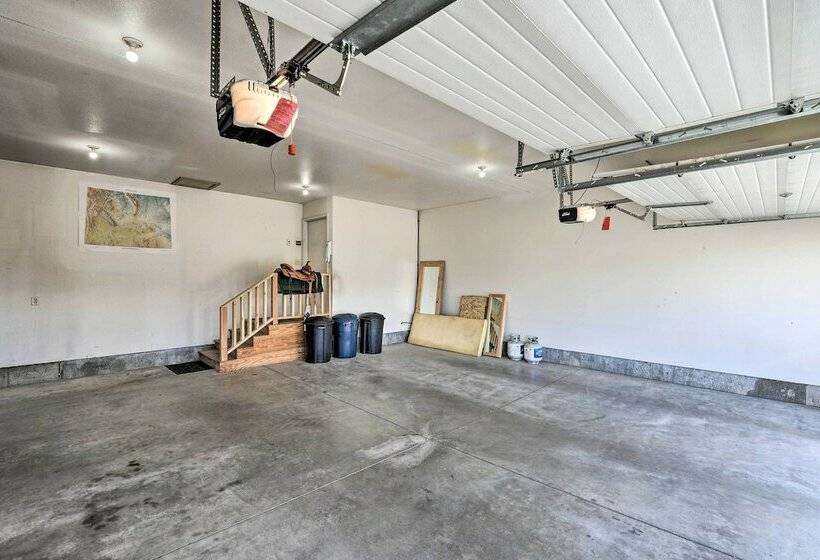 Outdoor Enthusiasts  Retreat W/ Hot Tub, Deck