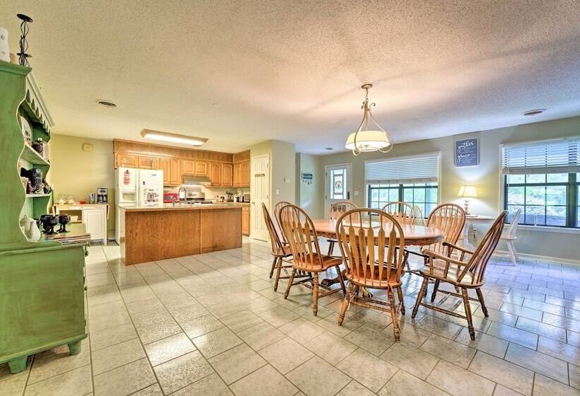 Oxford Home With Hot Tub, 10 Mi To Ole Miss