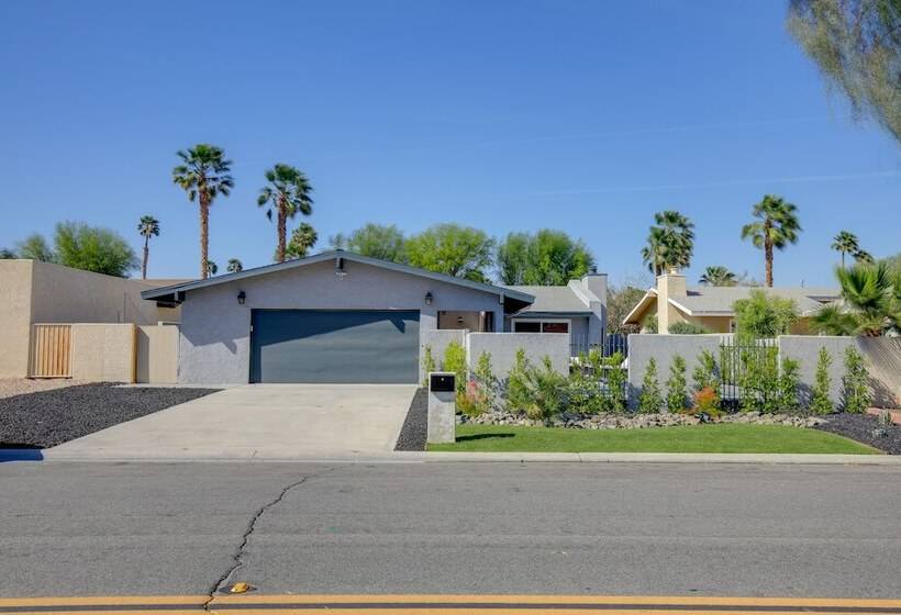 Retreat W/ Theater Room & Pool Deck In Palm Desert
