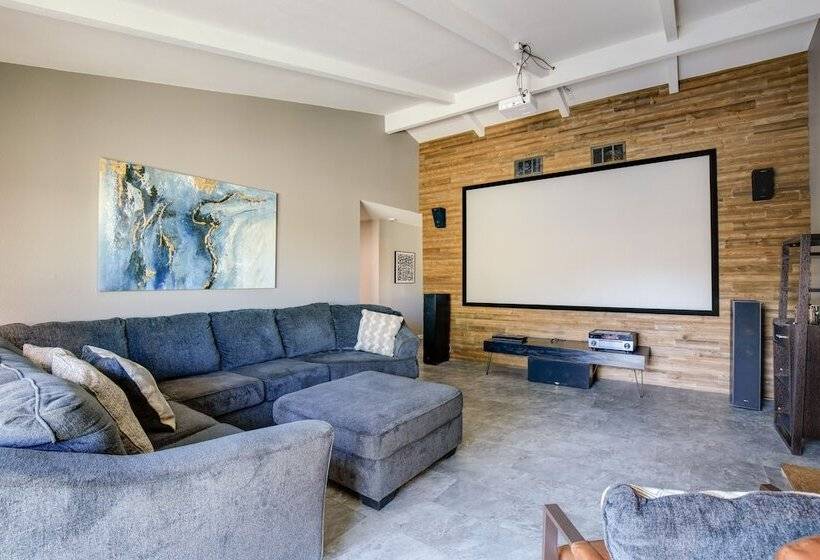 Retreat W/ Theater Room & Pool Deck In Palm Desert