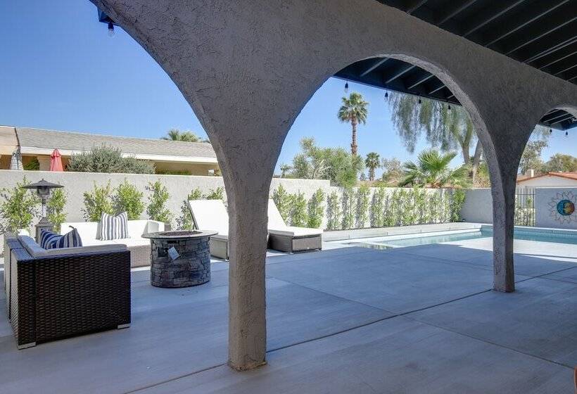 Retreat W/ Theater Room & Pool Deck In Palm Desert