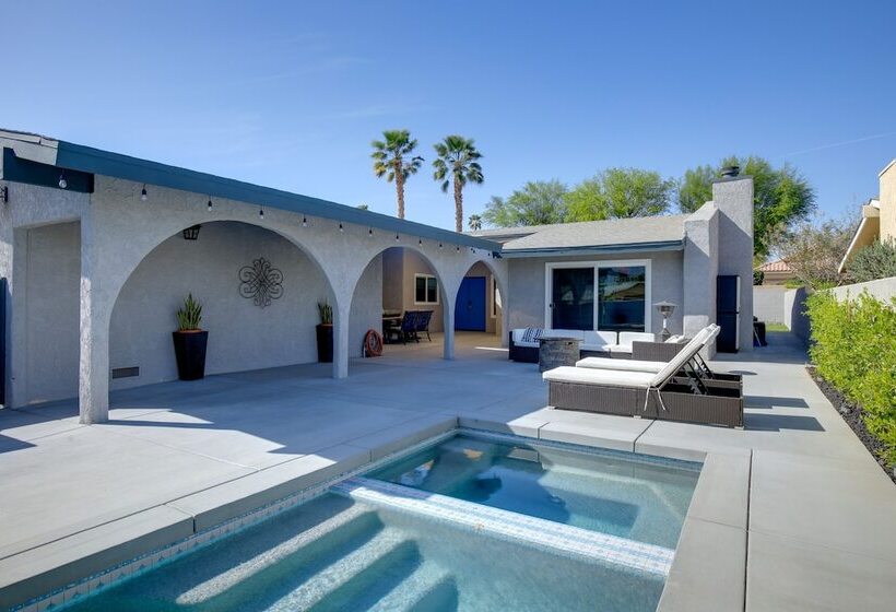 Retreat W/ Theater Room & Pool Deck In Palm Desert